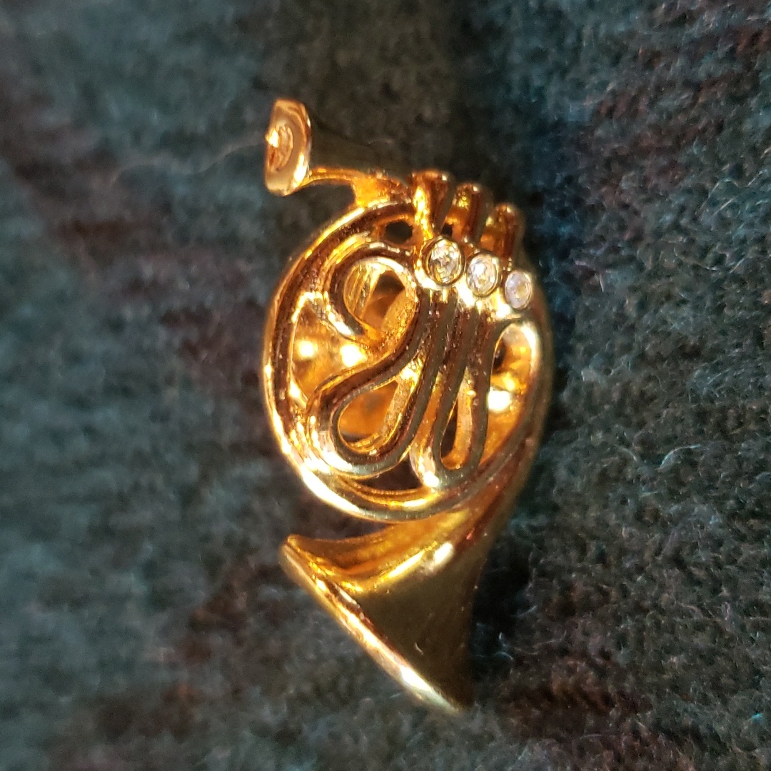 Tie Tack / Pin - French Horn Orchestra Pin W/Rhinestones - Vtg 80s Gold-Tone Evc